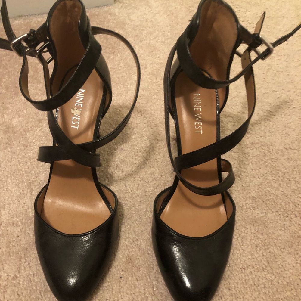 Nine West Strappy Black Heel in 6 1/2